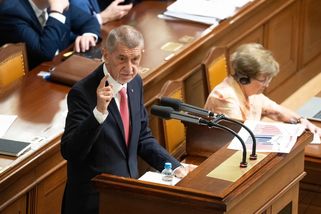 Babiš slíbil důchod v 65 letech, Češi se ale stále nedočkali. Teď tvrdí, že mu v cestě stojí Brusel